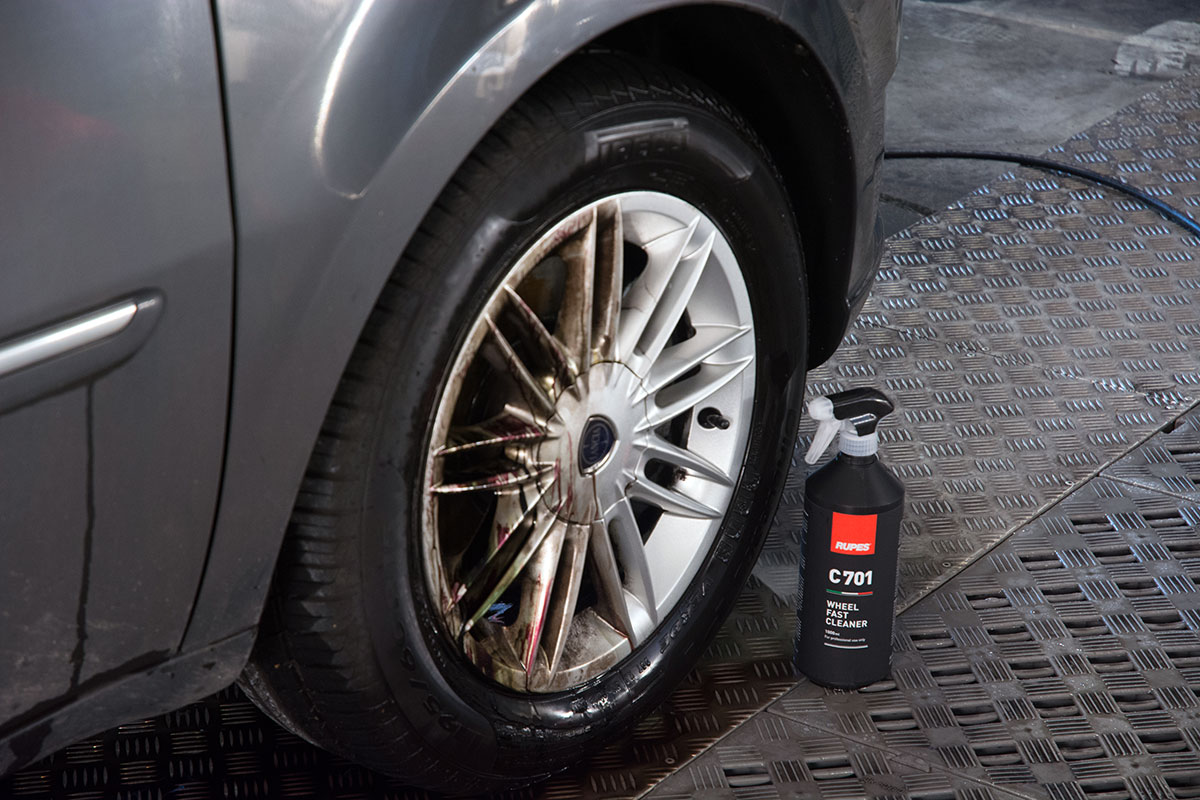 Fast Cleaner: il pulitore interni auto con azione protettiva